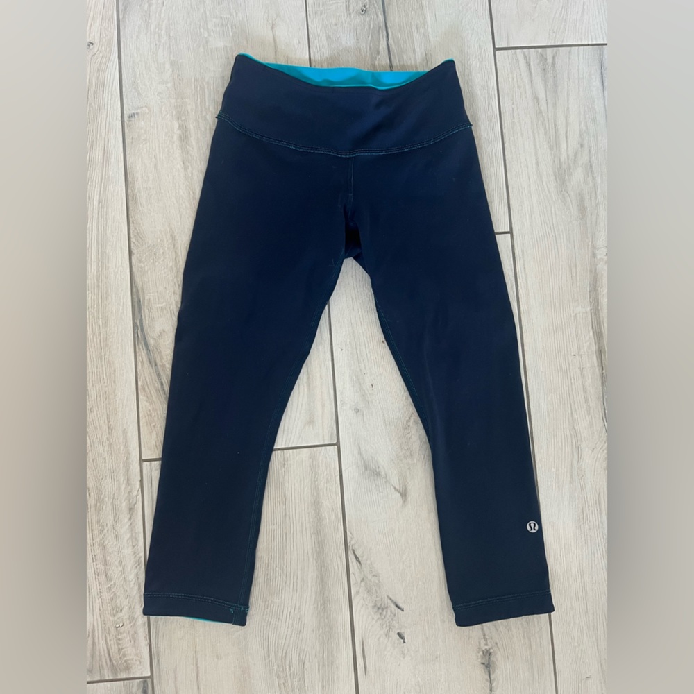 Lululemon cropped reversible leggings size 4 high rise
